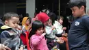 Sejumlah anak saat menunggu di Bandara Soekarno Hatta, Tangerang, Rabu (11/11/2015). Para TKI perempuan tersebut hampir sebagian pulang membawa anak-anak mereka yang wajahnya lucu dan menggemaskan. (Liputan6.com/Angga Yuniar)