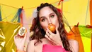 Tak sedikit netizen yang mengaku iri dengan penampilan Cinta Laura yang tampak bugar sekaligus menawan. Bahkan, beberapa netizen turut memuji penampilan Cinta Laura di pemotran terbarunya yang tampak colourful. (Liputan6.com/IG/@claurakiehl)