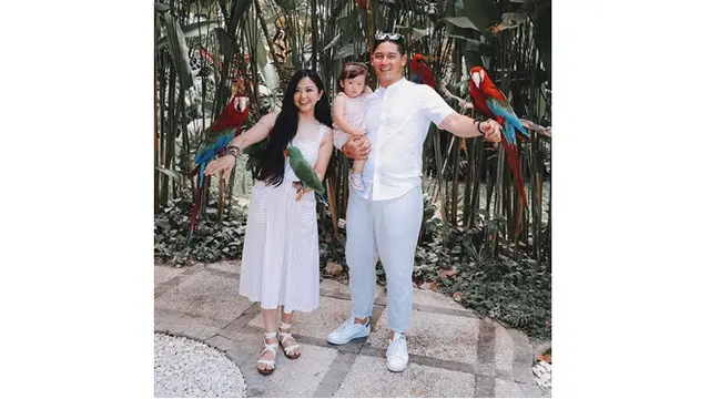 Franda dan Samuel mengajak sang buah hati untuk mengenal binatang