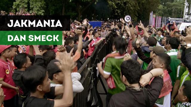 Berita video momen persahabatan suporter Persija Jakarta, Jakmania, dengan fans PSMS Medan, SMeCK, di SUGBK (Stadion Utama Gelora Bung Karno), Senayan, menjelang laga puncak Piala Presiden 2018, Sabtu (17/2/2018).