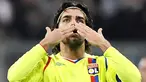 Lyon's Brazilian midfielder Juninho celebrates scoring the 0-1 during the Bayern Munich vs Olympique Lyonnais Champions League football match in Munich September 30, 2008. AFP PHOTO DDP/ OLIVER LANG 