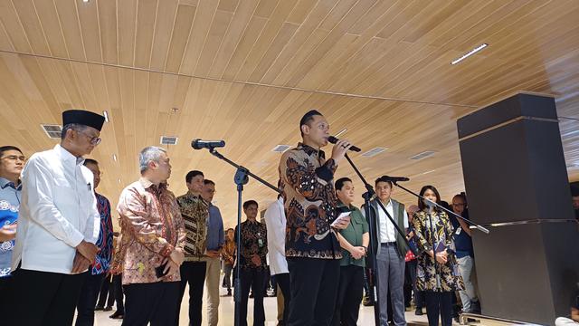 Menteri Koordinator Bidang Infrastruktur dan Pembangunan Kewilayahan (IPK), Agus Harimurti Yudhoyono (AHY), saat konferensi pers, Sabtu (1/3/2025). (Foto: Liputan6.com/Maulandy R)