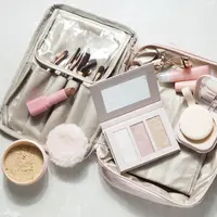 Ilustrasi berbagai produk makeup/copyright freepik.com/freepik