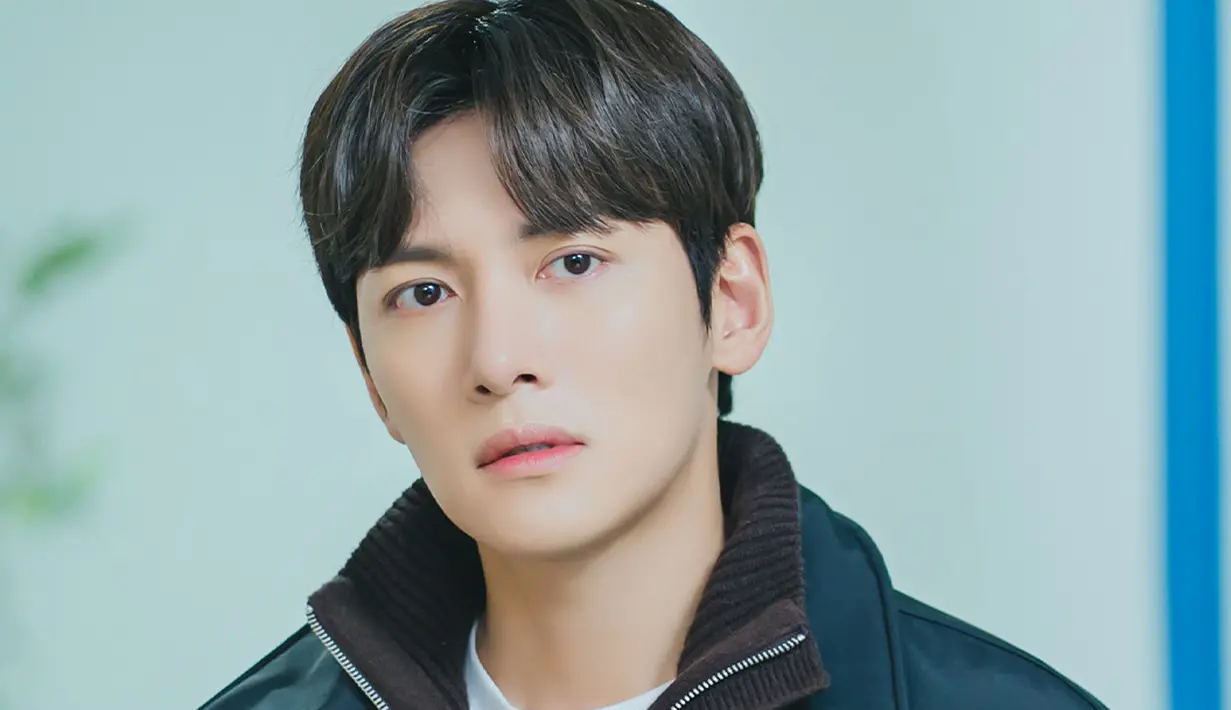 <p>Ji Chang Wook mengatakan, &ldquo;Saya dengan senang hati menyapa pemirsa di akhir tahun 2023 dan awal tahun 2024 melalui Jo Yong Pil. Kehangatan Welcome to Samdalri terselesaikan berkat pemirsa yang menonton drama ini." (Foto: Instagram/ jtbcdrama)</p>
