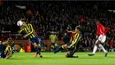 Paul Pogba mencetak gol keduanya ke gawang Fenerbahce dalam laga Grup A Liga Europa di Stadion Old Trafford, Manchester, Jumat (21/10/2016). (Action Images via Reuters/Jason Cairnduff)