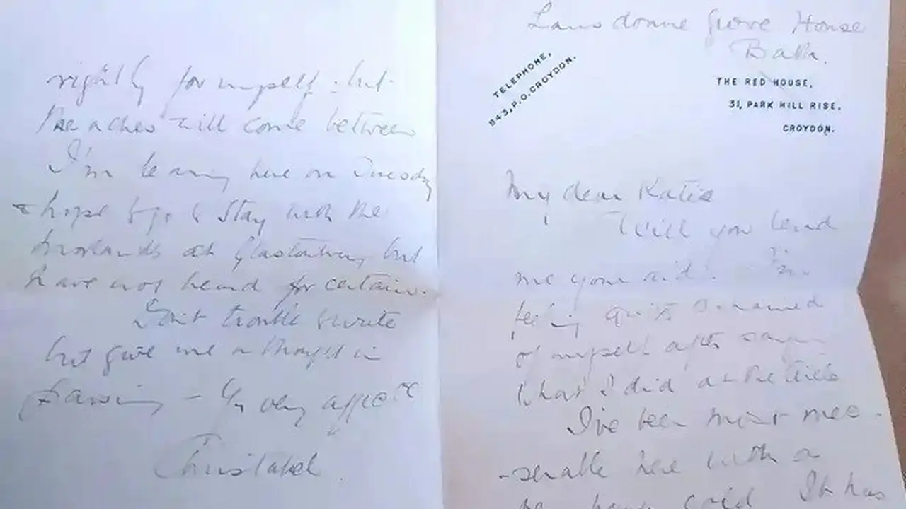 Surat berusia 105 tahun ini dikirimkan oleh Christabel Mennell ke temannya Katie Marsh di Crystal Palace, selatan London, Inggris.