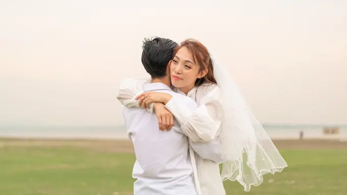 couple romantis bahagia