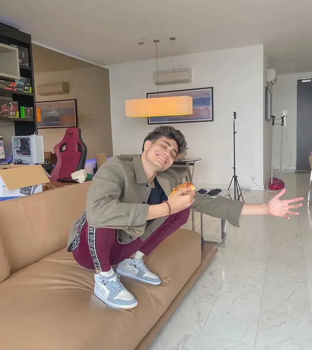 Jadi YouTuber sukses, penampakan rumah mewah Aisar Khaled di Malaysia ini view-nya bikin iri