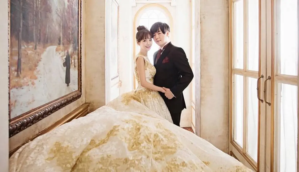 Pernikahan Moon Hee Jun dan Soyul benar-benar membuat publik terkejut. Pasalnya mereka hanya menjalani pacaran selama 6 minggu, sebelum akhirnya memutuskan untuk menikah. (Foto: allkpop.com)