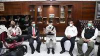 Risma Beri Penghargaan kepada Tim Medical BIN di Hari Pahlawan