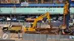 Suasana diluar Pasar Blok A pada hari terakhir relokasi pedagang, Jakarta, Selasa (27/10/2015). Pasar yang dibangun pada 1971 akan dibangun menjadi pasar modern, hotel, dan stasiun angkutan massal cepat (MRT). (Liputan6.com/Helmi Afandi)