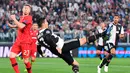 Pemain Juventus Cristiano Ronaldo melakukan tendangan saat menghadapi Bayer Leverkusen pada matchday kedua Liga Champions di Allianz Stadium, Turin, Italia, Selasa (1/10/2019). Juventus menghajar Bayer Leverkusen 3-0. (Alessandro Di Marco/ANSA via AP)