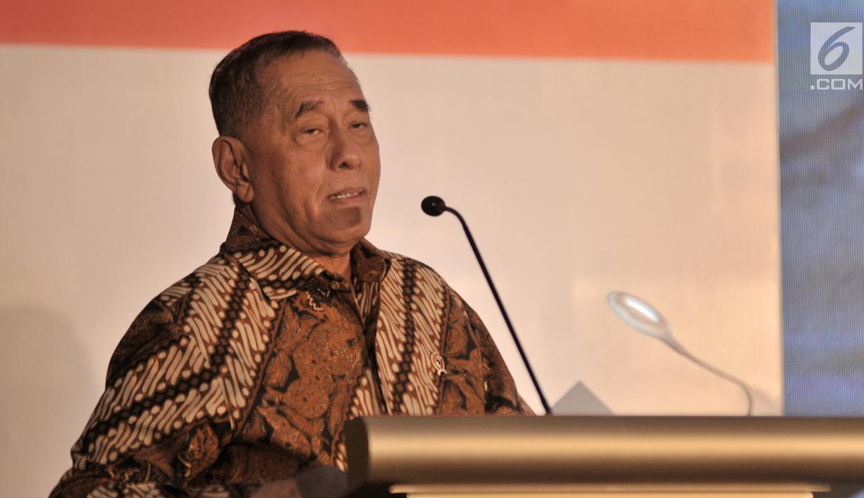 Menteri Pertahanan Ryamizard Ryacudu memberikan sambutan saat Silaturahmi dan Halalbihalal bersama Presidium Alumni 212 di Hotel Sangri-la, Jakarta, Kamis (27/6/2019). Acara ini bertujuan merajut kembali persatuan dan kesatuan serta menjaga kedamaian usai Pemilu 2019. (merdeka.com/Iqbal Nugroho)