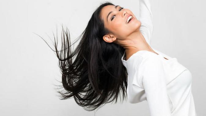 10 Cara  Meluruskan Rambut  dengan Ramuan Alami  Beauty 