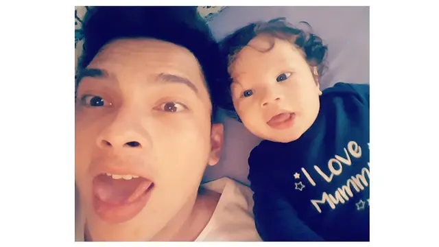 Jadi Duda, Ini 7 Potret Kevin Kambey 'Anak Langit' dan Anaknya