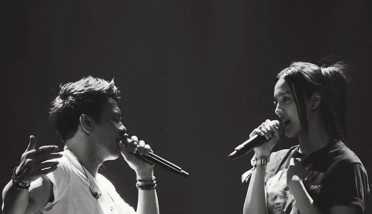 “Ada gila-gilanya emang @arielnoah manggil-manggil. Belum juga bisa nyanyi,"tulis Anya dalam unggahan Instagramnya.  (@anyageraldine)