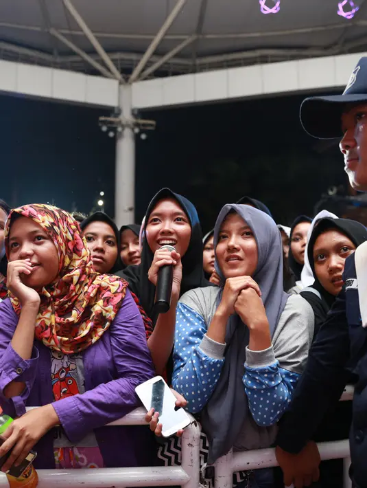 Dian HP Band berhasil mengiringi penampilan para musisi yang turut memeriahkan Konser 3 Generasi. (Adrian Putra/Bintang.com)