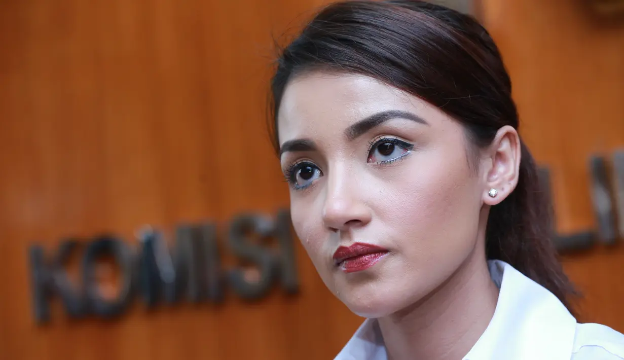 Berbagai cara dilakukan oleh Tsania Marwa untuk bisa bertemu dengan buah hatinya. Kali ini, ia mencoba mengadukan permasalahannya pada KPAI agar bisa bertemu dengan dua anaknya. (Adrian Putra/Bintang.com)