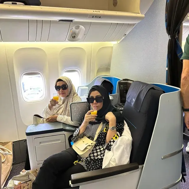Farida dan Amy Qanita tampilkan gaya yang kompak (Instagram/ faridabudyarti50)