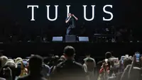 Tulus Hipnotis Puluhan Ribu Penggemar di KapanLagi Buka Bareng Festival 2026