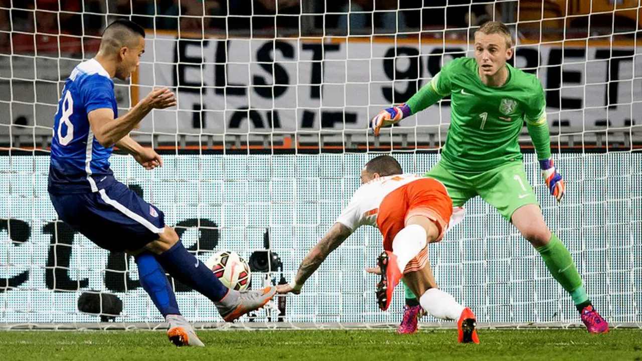 Kiper Ajax Ogah Hijrah Perkuat Manchester United 