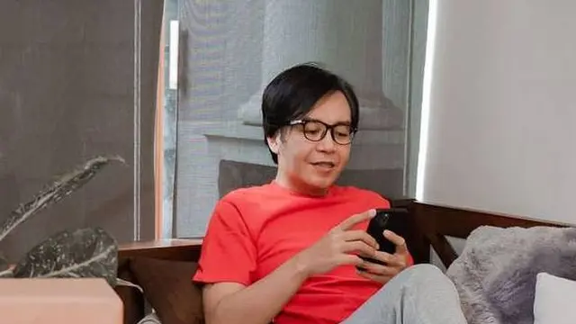 5 Potret Terbaru Ari Lasso dengan Gaya Rambut Pendek Usai 30 Tahun Gondrong