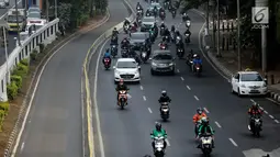 Kendaraan melintasi kawasan sistem ganjil genap di Jalan S Parman, Jakarta, Rabu (1/8). Pemprov DKI hari ini resmi memberlakukan sistem ganjil genap mulai pukul 06.00 WIB hingga 21.00 WIB setiap hari atau Senin hingga Minggu. (Liputan6.com/Johan Tallo)