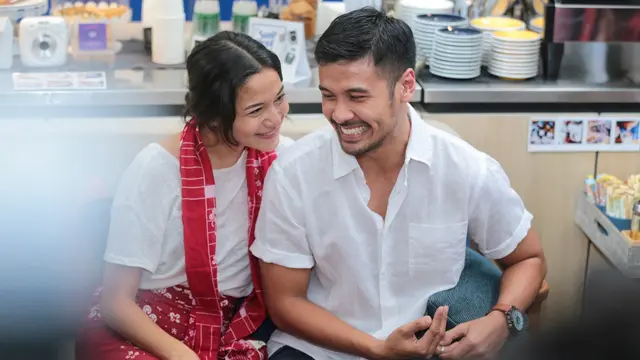 [Bintang] Chicco Jerikho dan Putri Marino