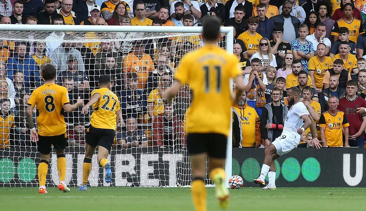 Wolverhampton. Kemenangan 2-0 juga diraih Brentford saat bertandang ke markas Wolverhampton di pekan ke-5 Liga Inggris 2021/2022, 18 September 2021. Dua gol kemenangan Brentford dicetak Ivan Toney via eksekusi penalti dan lewat aksi Bryan Mbeumo. (brentfordfc.com)