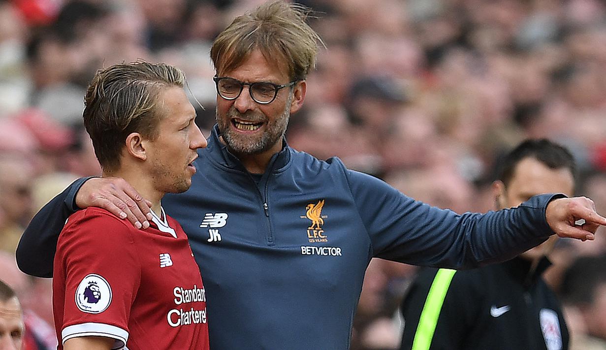 Lucas Leiva. Gelandang bertahan asal Brasil ini didatangkan Liverpool dari Gremio pada awal musim 2007/2008. Selama 10 musim ia tampil 346 laga dengan torehan 7 gol dan 21 assist. Satu gelar Piala Liga diraihnya pada musim 2011/2012. Pada 2017/2018 ia hengkang ke Lazio hingga kini. (AFP/Paul Ellis)