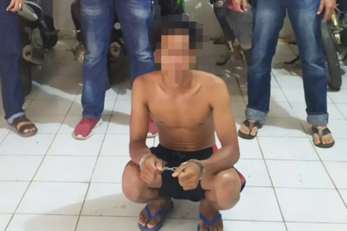 Seorang pria di Dharmasraya, Sumatera Barat tega menyetubuhi tetangganya yang masih pelajar. Pelaku saat ini sudah diringkus polisi untuk mempertanggungjawabkan perbuatannya.