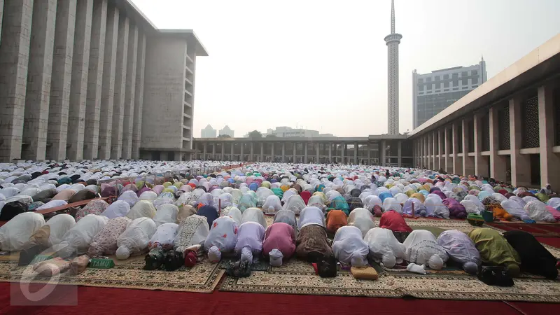 20151101-Wapres Bersama Menteri Lakukan Salat Minta Hujan di Masjid Istiqlal