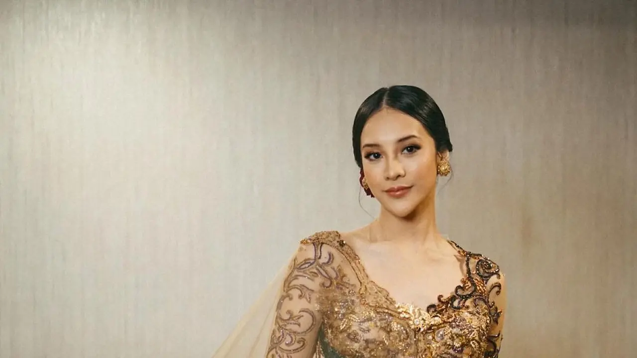 6 Potret Anya Geraldine Jadi Juri Puteri Indonesia 2022, Anggun Pakai Kebaya