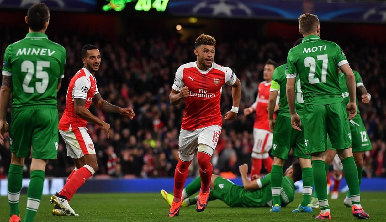 Ekspresi pemain Arsenal, Alex Oxlade-Chamberlain, setelah mencetak gol ke gawang Ludogorets dalam laga Grup A Liga Champions di Stadion Emirates, Kamis (20/10/2016) dini hari WIB. (AFP/Ben Stansall)
