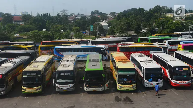H-6 Hari Raya Lebaran, Calon Pemudik Mulai Ramai di Terminal Pulogebang