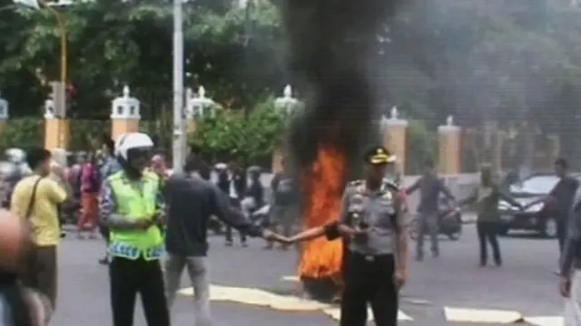 [VIDEO] Demo Mahasiswa Tolak Kedatangan SBY di Yogya Ricuh