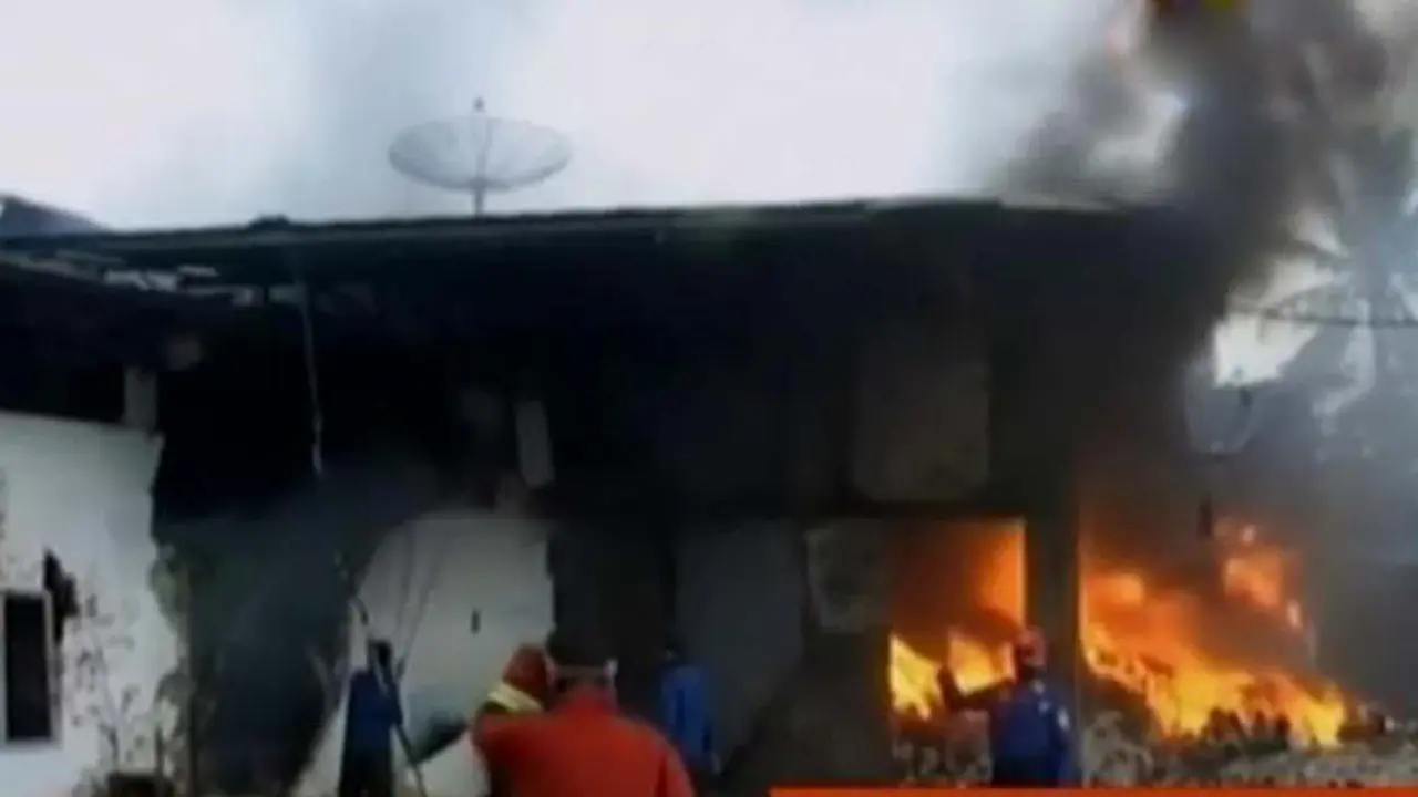 Segmen 1: Sebuah Pabrik Terbakar hingga Pembobolan Bagasi Pesawat