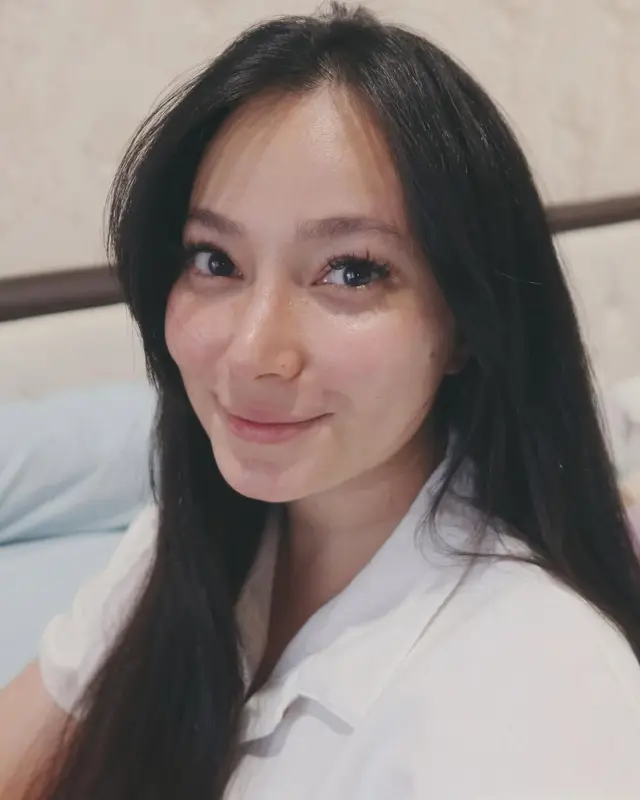 7 Potret Asmirandah tanpa makeup, bukti cantik alami meski baru bangun tidur