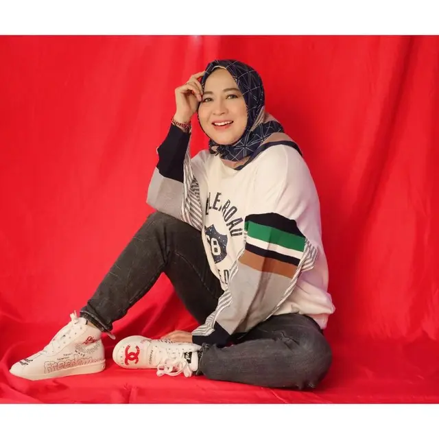 [Fimela] Penampilan awet muda Okie Agustina