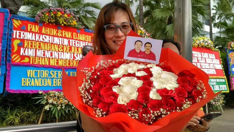 Bunga untuk Ahok. Foto: Benedikta Desideria/Liputan6.com