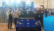Gentian Blue untuk Mobil Bergaya RWB, Berapa Biaya Wrapping-nya?