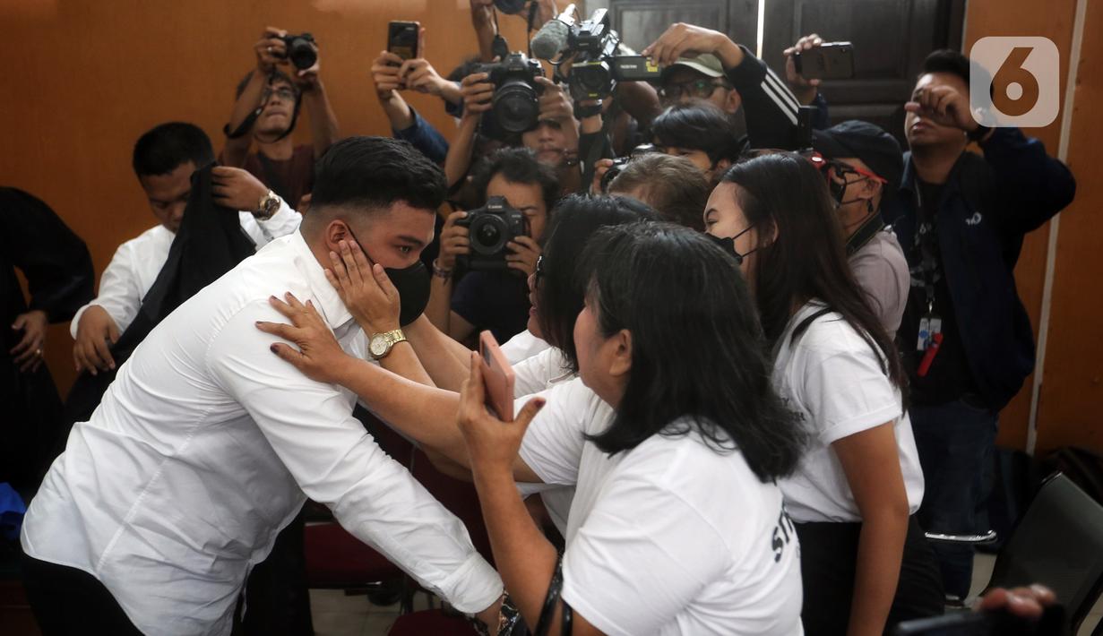 Jaksa menilai, Shane telah terbukti bersalah terlibat melakukan tindak pidana penganiayaan berat yang menyebabkan korbannya, David sempat mengalami koma. (Liputan6.com/Johan Tallo)