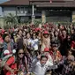 Pendukung Basuki Tjahaja Purnama atau Ahok kembali menggelar aksi di depan Pengadilan Tinggi DKI Jakarta, Jumat (12/5). Rencananya, mereka melakukan aksi damai meminta kepada PT DKI Jakarta agar Ahok menjadi tahanan kota. (Liputan6.com/Faizal Fanani)