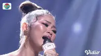 Penampilan Puput Di D'Academy Asia 5 Membuat ke 3 Juri Standing Ovation. sumberfoto: Indosiar