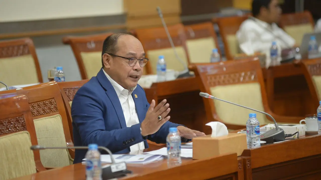 Anggota Komisi III DPR, Supriansa berharap Kanwil Kemenkumham Sulsel memeriksa para petugas Lapas Makassar pasca ada seorang warga binaannya diduga leluasa menggunakan handpone melakukan dugaan penipuan online