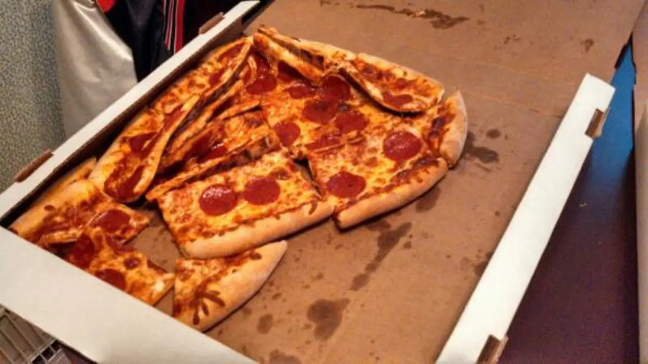 10 Pizza Ini Bakal Bikin Kamu Sedih Ketika Melihatnya