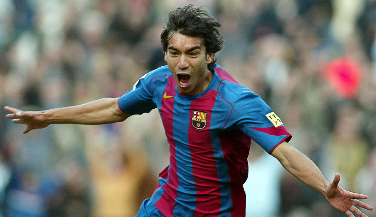 Giovanni van Bronckhorst - Pemain keturunan Indonesia ini pernah bermain bersama Lionel Messi pada periode 2003 hingga 2007. Mantan kapten timnas Belanda itu cukup sukses menjadi pelatih. Ia membawa Feyenoord menjuarai Eredivisie 1 kali dan mengemas 2 Piala KNVB. (Lluis Gene)