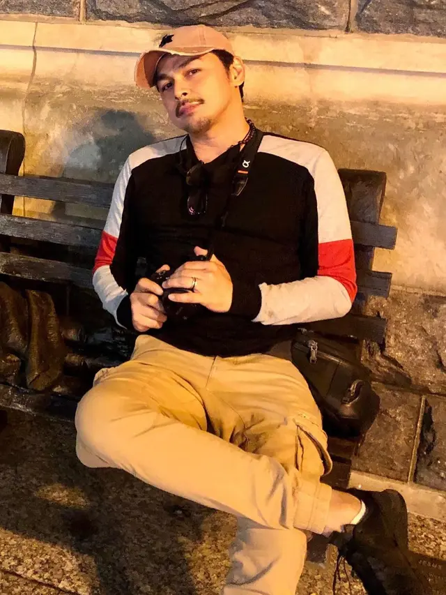 Thomas Djorghi makin terlihat tampan meski usianya tak lagi muda