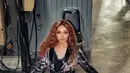 Tiru gaya Beyonce dengan rambut yang ditata curly dan makeup glam, Rina Nose malah disebut mirip Michael Jackson. [Foto: IG/rinanose16].