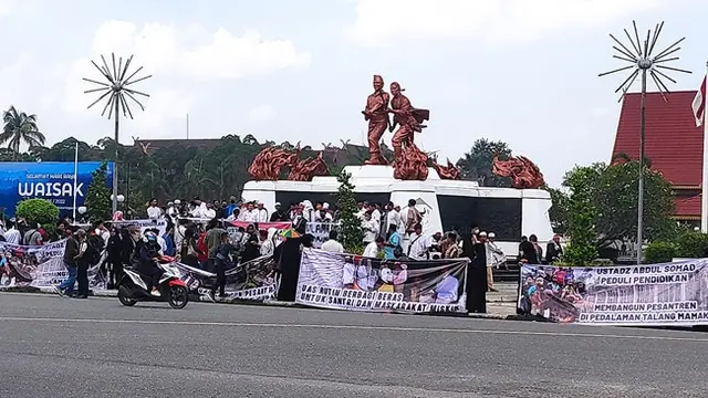Aksi damai bela Ustaz Abdul Somad di Pekanbaru karena penolakan Singapura.